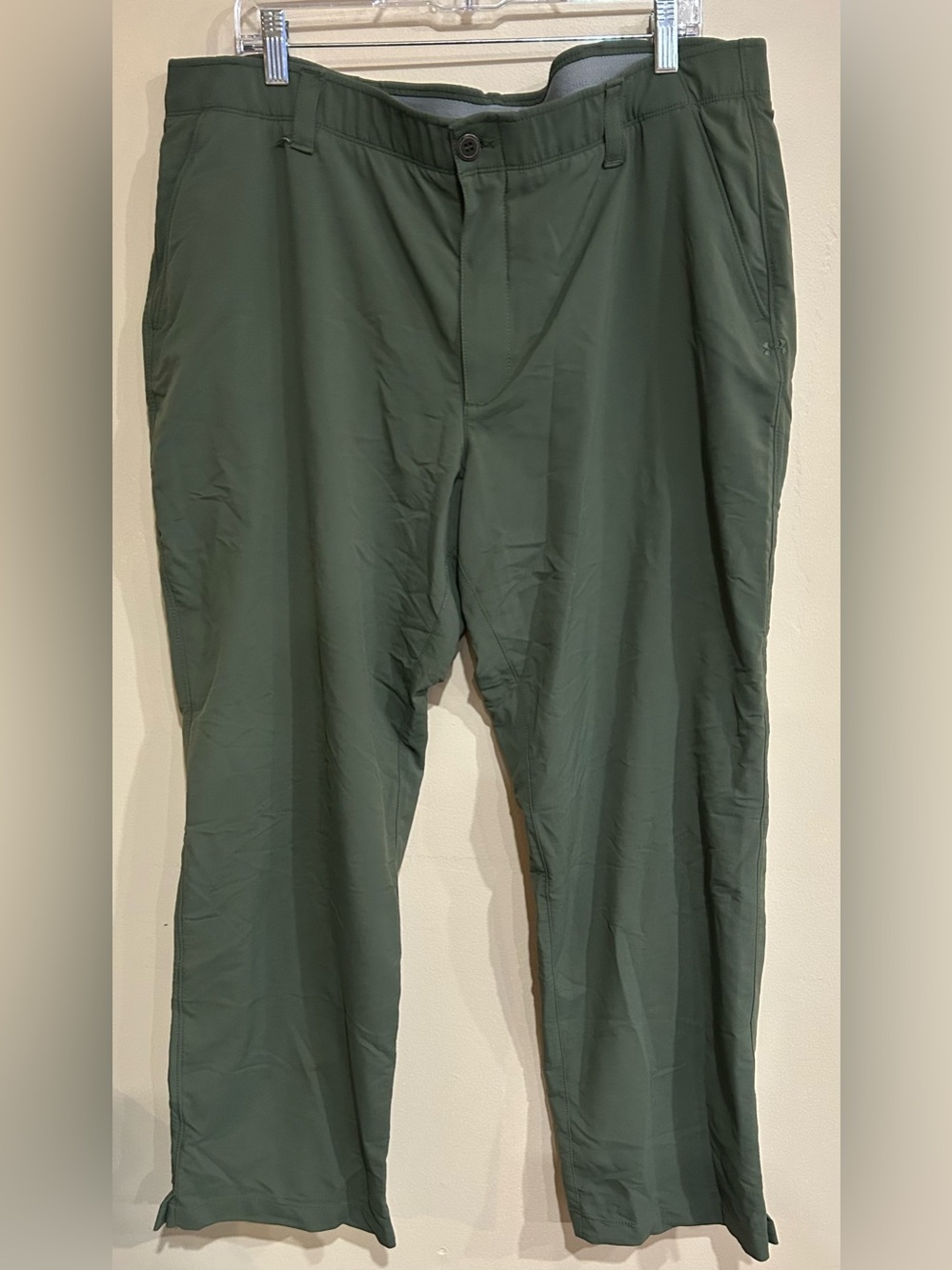 Under Armour Men’s Loose Army Green Performance Pants 42 x 30